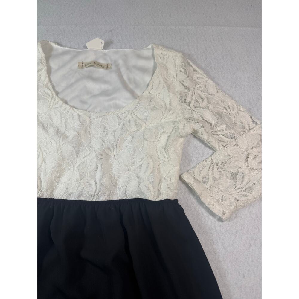 NWT Pixi + Ivy White and Black Dress with Lace Detailed Top Medium 3/4 Sleeve